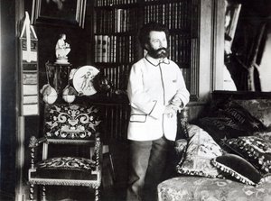 Camille Flammarion (1842-1925) em seu estudo, 1893